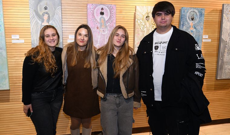 Julieta Moretti junto a su familia y amigos. Julieta Moretti junto a su familia y amigos.