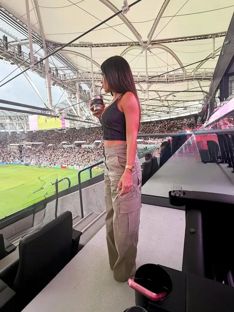 El look cancha de Antonela. El look cancha de Antonela.