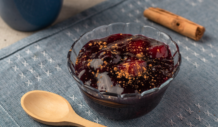Cómo preparar mazamorra morada: postre peruano con maíz morado Foto: Shutterstock