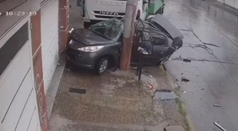 Los vecinos ayudaron a rescatar a las víctimas