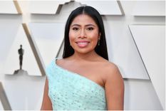 Yalitza Aparicio revoluciona el mundo de la moda también. Foto: Telemundo (telemundo.com)