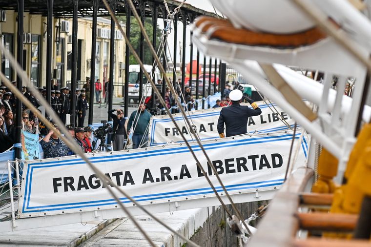La fragata Libertad zarpó este sábado. Foto: X.