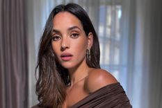 Adria Arjona deslumbra con su belleza en redes sociales.