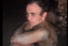 El ladrón fue golpeado y despojado de su ropa por los vecinos Foto: Captura