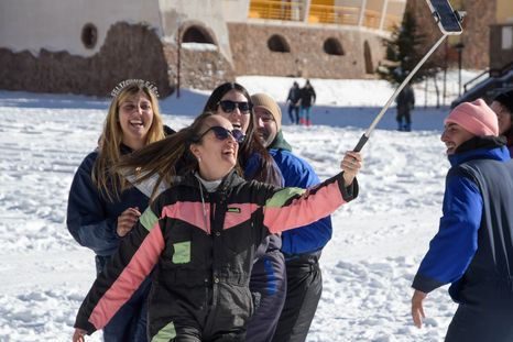 Nieve y amigos es uno de los planes de las vacaciones de invierno Nieve y amigos es uno de los planes de las vacaciones de invierno