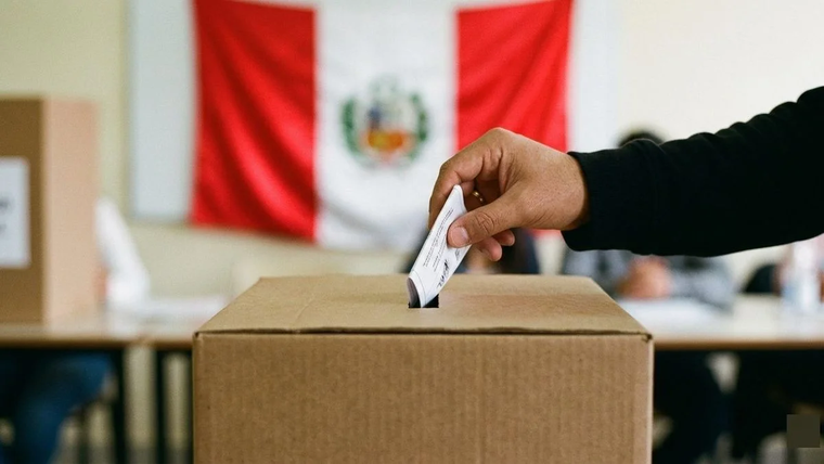 Perú vota para escoger entre 35 candidatos a su noveno presidente en diez años