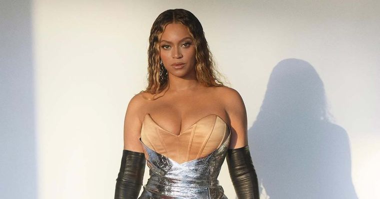 Foto: https://playdede.to/blog/beyonce-contrata-el-estadio-cubierto-mas-grande-de-europa-para-ensayar-antes-de-su-gira-mundial-innovadora/