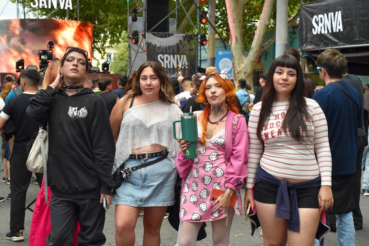 Lola, Nicole, Cristal y Valentina. Lola, Nicole, Cristal y Valentina.