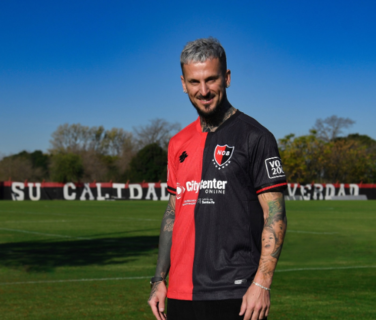 Darío Benedetto, el nuevo refuerzo de Newell's para el Clausura. Darío Benedetto, el nuevo refuerzo de Newell's para el Clausura.