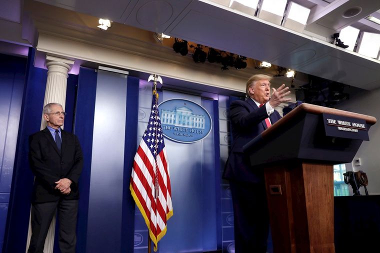 Trump durante una conferencia de la unidad especial armada para combatir el coronavirus.