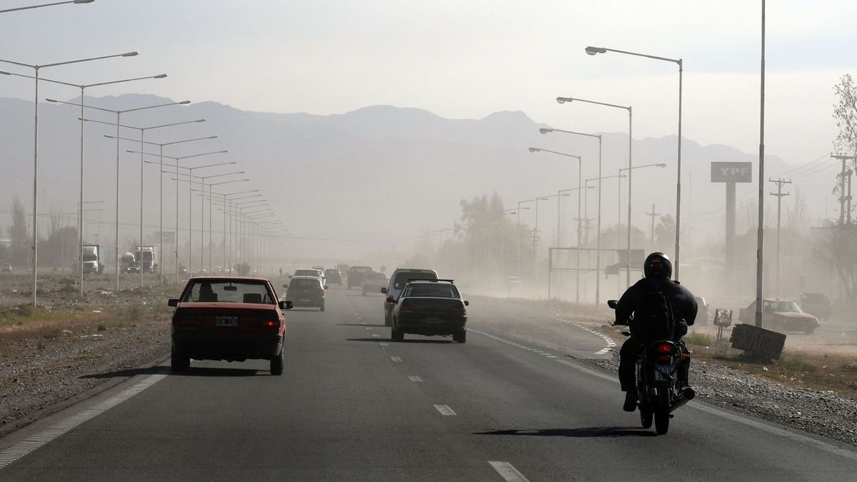 Baja la temperatura en Mendoza y hay alerta por vientos fuertes, con ráfagas de 100 Km/h: en qué zonas