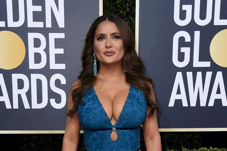 Foto: https://salta4400.com/celebrities/2020/08/20/salma-hayek-cautiva-en-las-redes-sociales-con-una-sexy-foto-en-bikini/