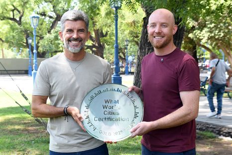 Participaron de un acto en la plaza Independencia los dos intendentes que tienen un vínculo estrecho: Ulpiano Suarez y Esteban Allasino. Participaron de un acto en la plaza Independencia los dos intendentes que tienen un vínculo estrecho: Ulpiano Suarez y Esteban Allasino.