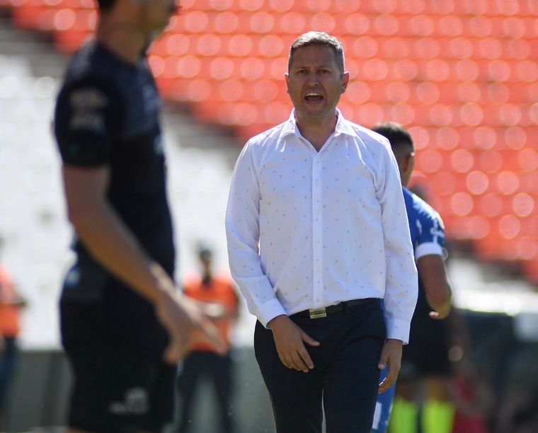 Diego FLores fue contratado por el Santo tucumano. Foto: Télam/Gomez Ramiro