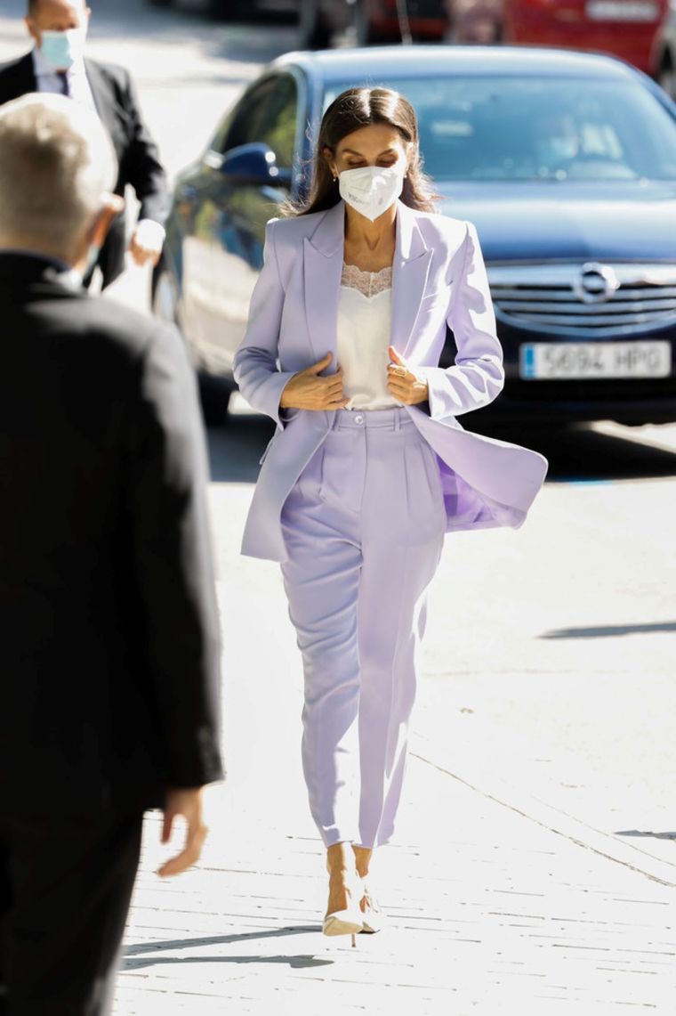 Los comodísimos trajes en vivos colores son los protagonistas de una de las tendencias más top de esta temporada.