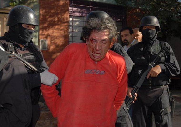 Juan Carlos Rosales, uno de los acusados, al ser detenido. Foto: Ivana Gonzalez/ MDZ