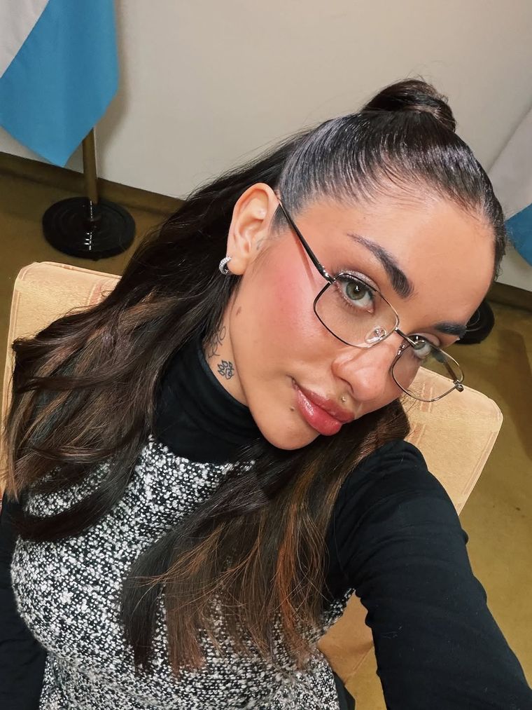 La cantante reveló una faceta analítica y minimalista que marca su nueva etapa musical. La cantante reveló una faceta analítica y minimalista que marca su nueva etapa musical.