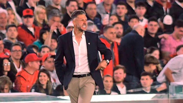 Demichelis habló de la posibilidad de jugar con doble nueve. Foto: Télam