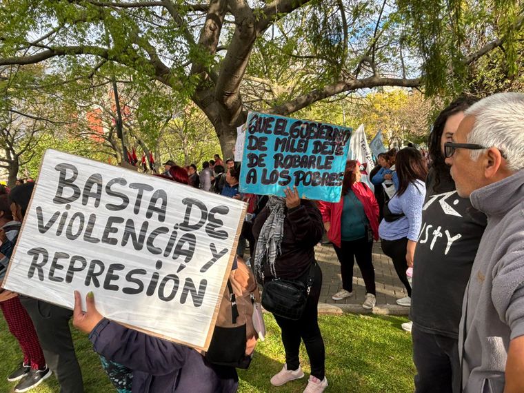 Opositores al presidente Javier Milei se han manifestado en las últimas actividades del presidente.&nbsp;