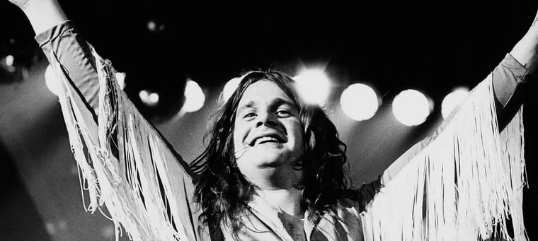 Si bien la familia de Ozzy Osbourne no ha especificado la causa de su muerte, las afecciones que sufrió en el último tiempo podrían haber comprometido su salud llevándolo a la muerte. Si bien la familia de Ozzy Osbourne no ha especificado la causa de su muerte, las afecciones que sufrió en el último tiempo podrían haber comprometido su salud llevándolo a la muerte.