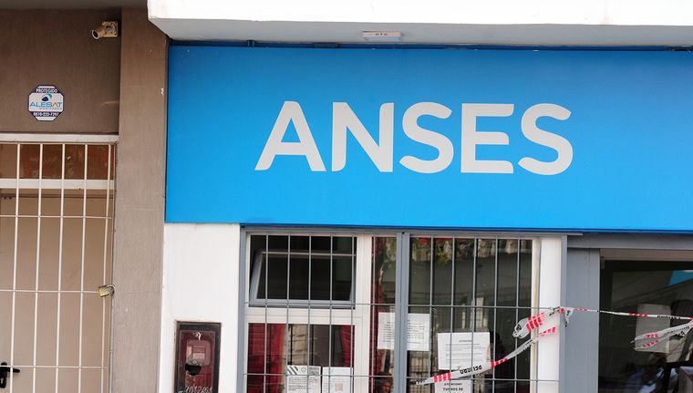 Anses retoma este lunes el pago de jubilaciones, pensiones y asignaciones según el cronograma oficial. Foto: ALF PONCE MERCADO / MDZ