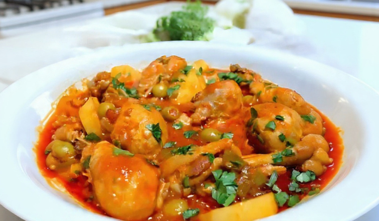 Pollo a la criolla con papas Pollo a la criolla con papas