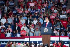 El polémico acto político en un recinto cerrado con miles de personas celebrado el pasado sábado en Tulsa, Oklahoma. Foto: EFE