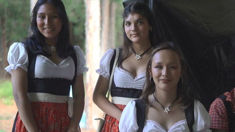 Los jóvenes tratan de mantener vivas las tradiciones. Foto: DANIEL SILVA