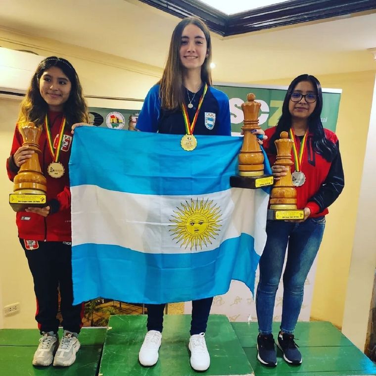 La joven ajedrecista necesita dinero para poder estar en el Mundial de Ajedrez que se disputará en Bakú, Azerbaiyán Foto: Instagram: @cande_francisco
