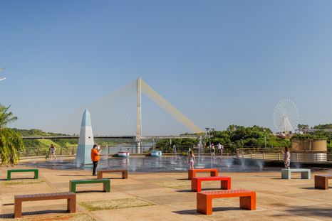 Las Cataratas del Iguazú atraen visitantes durante todo el año, pero el invierno ofrece temperaturas especialmente agradables para recorrer la región. Las Cataratas del Iguazú atraen visitantes durante todo el año, pero el invierno ofrece temperaturas especialmente agradables para recorrer la región.