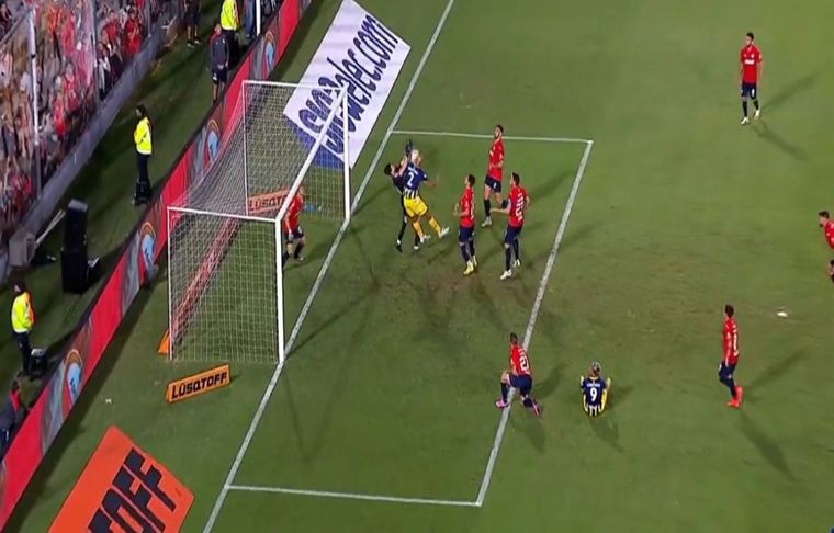 La polémica jugada que derivó en el enojo de todo Central Foto: TNT Sports