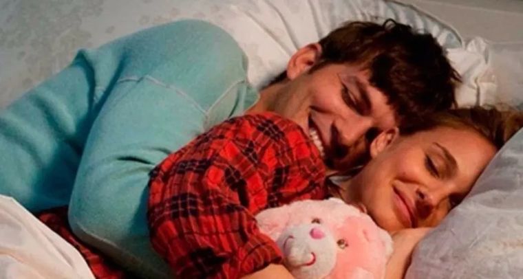 Muchas veces este tipo de vínculo puede confundirse con una relación amorosa. Muchas veces este tipo de vínculo puede confundirse con una relación amorosa.