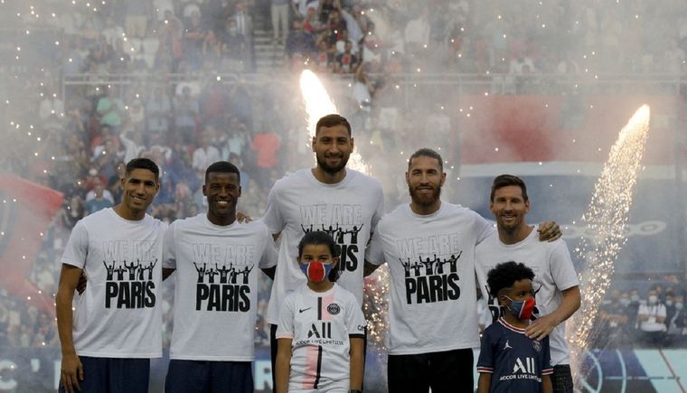 Los refuerzos del PSG hicieron su presentación en el Parque de los Príncipes. Foto: @PSG_Inside