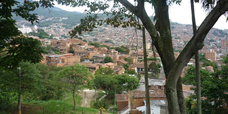 Medellín, desde la cima de una de sus montañas. Un paisaje bucólico.