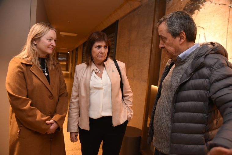 Hebe Casado, Patricia Bullrich y Enrique Thomas. Foto: Gentileza Prensa Casado