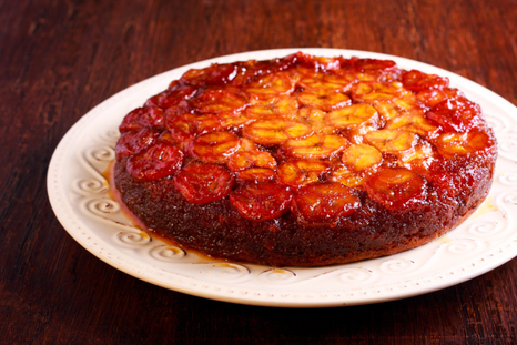 Torta invertida de banana casera: receta tradicional con toque argentino. Torta invertida de banana casera: receta tradicional con toque argentino.