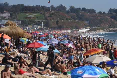 Este verano, vacacionar en las playas de Chile o de Brasil será mucho más caro para los argentinos. Este verano, vacacionar en las playas de Chile o de Brasil será mucho más caro para los argentinos.