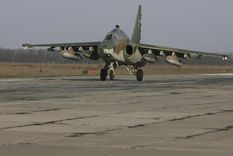 El avión de guerra Su-25, de Rusia. Foto: AFP / SERGEI VENYAVSKY / NA