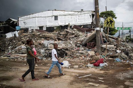 El sismo de magnitud 7,4 en Colombia dejó 321 muertos y 4.595 heridos. El sismo de magnitud 7,4 en Colombia dejó 321 muertos y 4.595 heridos.