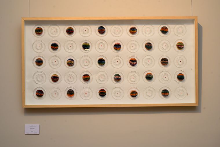 Obra de Vane Amenabar. Técnica: bisturí y tijeras en papel canson. Obra de Vane Amenabar. Técnica: bisturí y tijeras en papel canson.