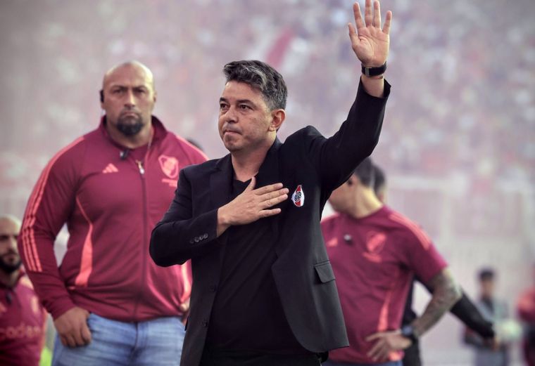 Un día después de la muerte de su padre, Gallardo estuvo presente en el Monumental. Foto: Fotobaires