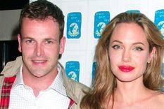 la bomba de angelina jolie: quien es su primer novio del que se volvio a enamorar