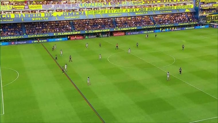 La imagen marca claramente el offside de Lucas Janson en la jugada previa al cabezazo de Adam Bareiro.