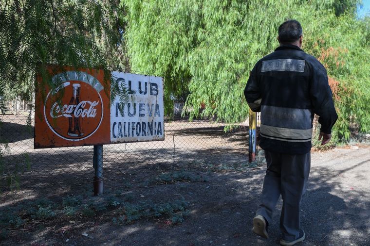 El Club Nueva California es un de los pocos lugares que tiene los vecinos para socializar. Foto: Juan Ignacio Blanco/MDZ