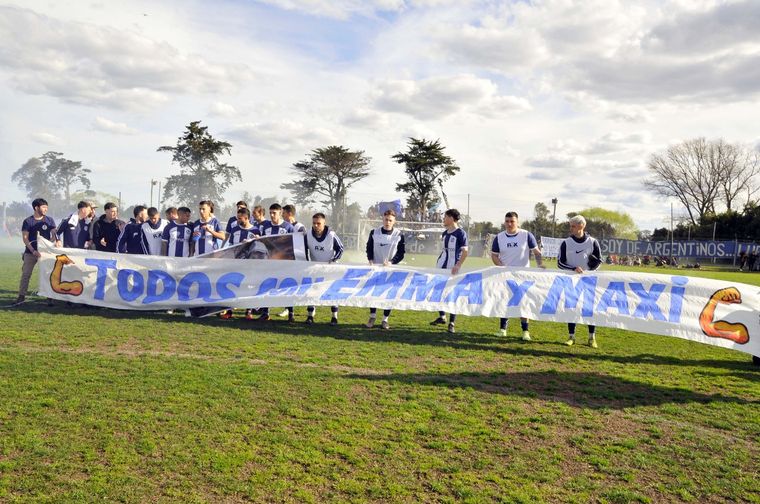Amigos de los jóvenes desaparecidos piden que no cese la búsqueda. Foto: Télam