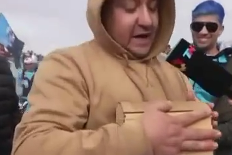 Ariel, hincha de Belgrano de Córdoba, llevó las cenizas de su padre a la final del Torneo Apertura. Ariel, hincha de Belgrano de Córdoba, llevó las cenizas de su padre a la final del Torneo Apertura.