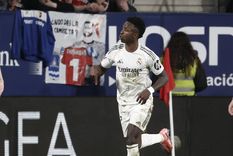 Vinícius Junior celebra tras anotar el gol del empate frente a Osasuna.&nbsp;