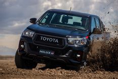 la nueva toyota hilux gr sport se lanzara en octubre y sera argentina