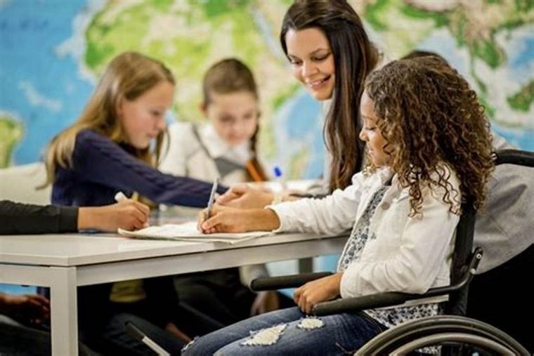 La educación inclusiva, aunque respaldada por marcos legales y políticas públicas, enfrenta obstáculos significativos en la práctica. Foto: Archivo MDZ