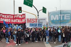 Piqueteros marchan al Obelisco. Foto: Somos Télam Piqueteros marchan al Obelisco. Foto: Somos Télam